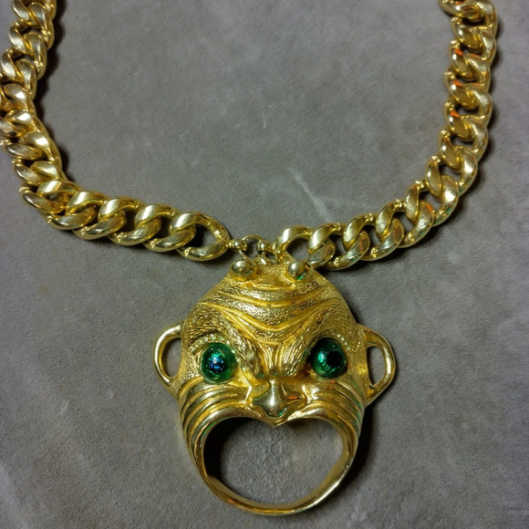 Nettie Rosenstein signed Monkey necklace chunky chain green glass eyes - Picture 2 of 7